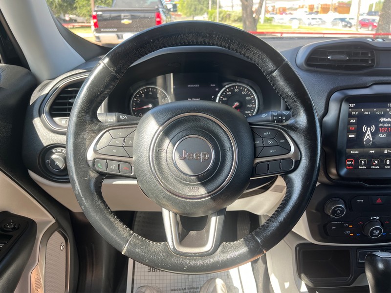 Jeep Renegade Vehicle Full-screen Gallery Image 13