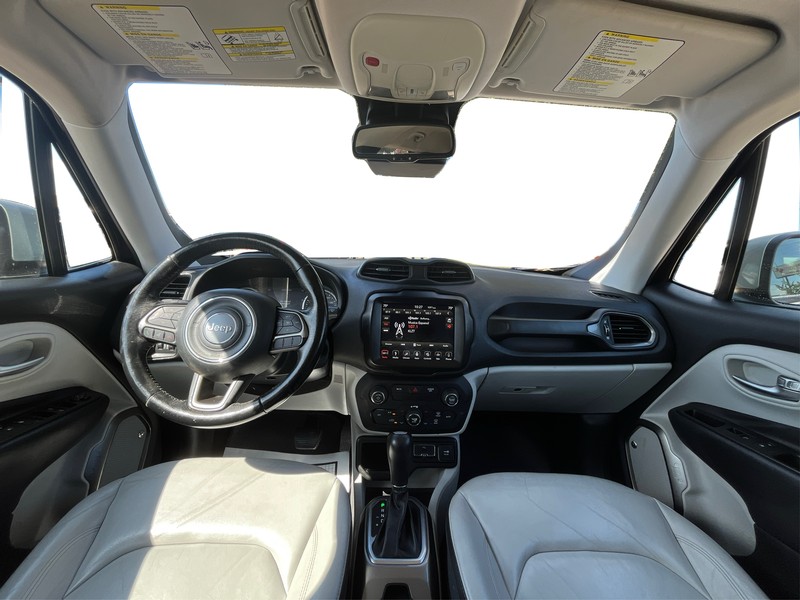 Jeep Renegade Vehicle Full-screen Gallery Image 15
