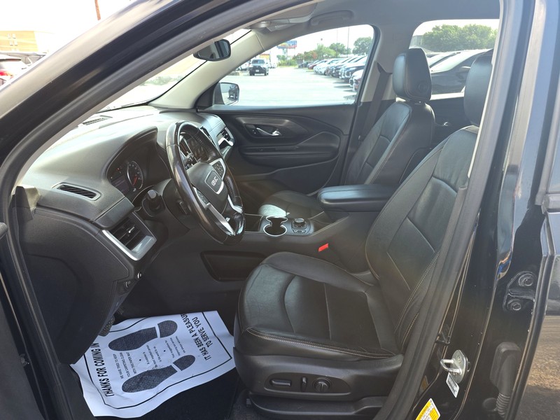 GMC Terrain Vehicle Full-screen Gallery Image 9