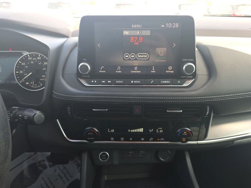 Nissan Rogue Vehicle Full-screen Gallery Image 12