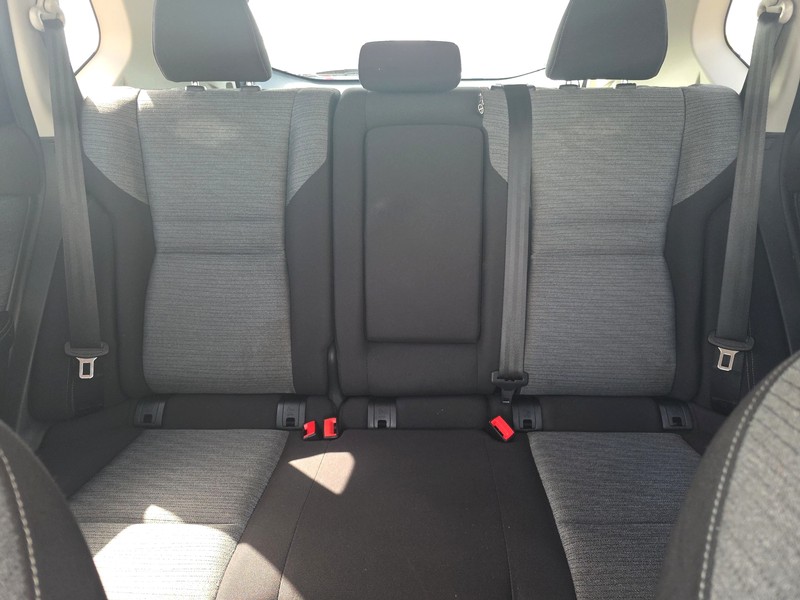 Nissan Rogue Vehicle Full-screen Gallery Image 13