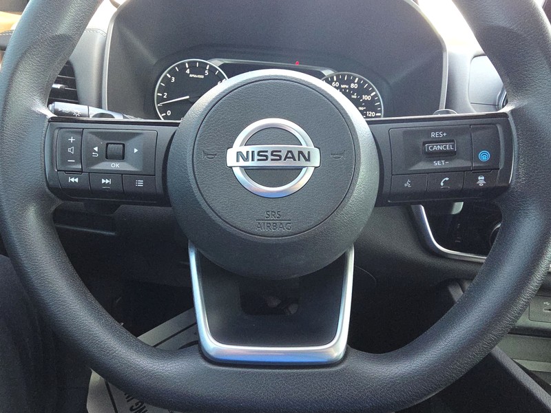 Nissan Rogue Vehicle Full-screen Gallery Image 14