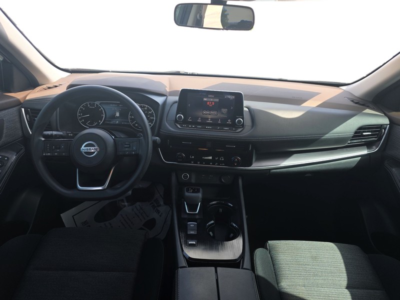 Nissan Rogue Vehicle Full-screen Gallery Image 16