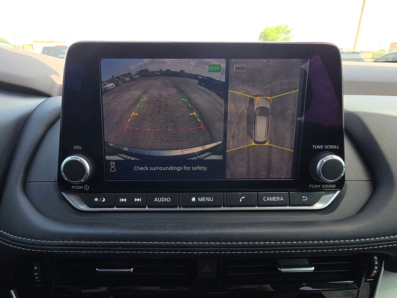 Nissan Rogue Vehicle Full-screen Gallery Image 17