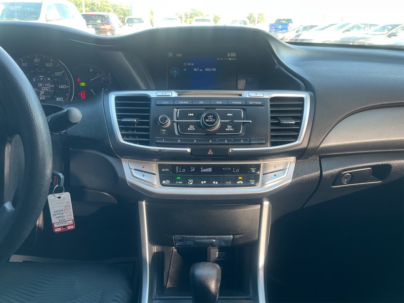 Honda Accord Coupe Vehicle Full-screen Gallery Image 10