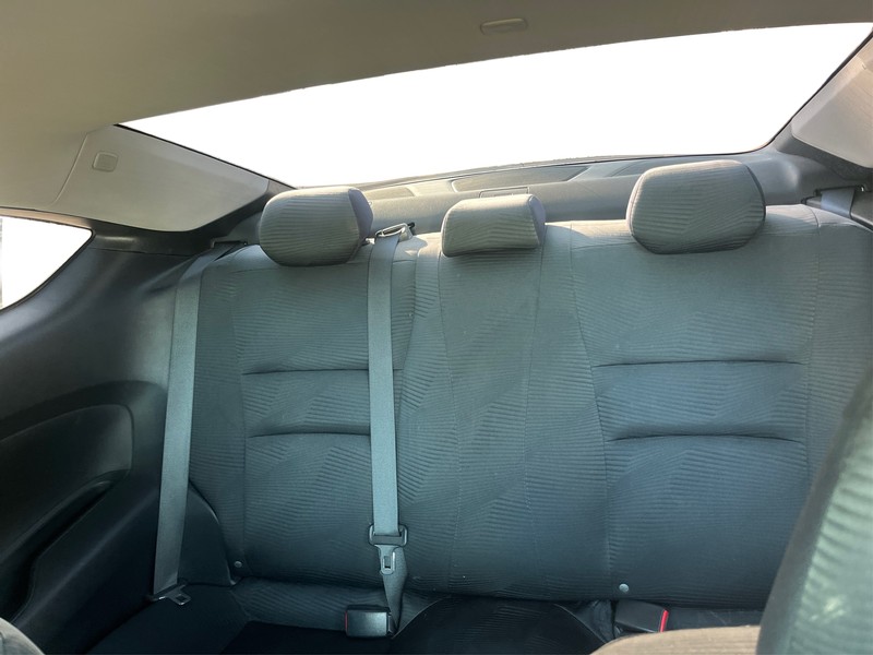 Honda Accord Coupe Vehicle Full-screen Gallery Image 11