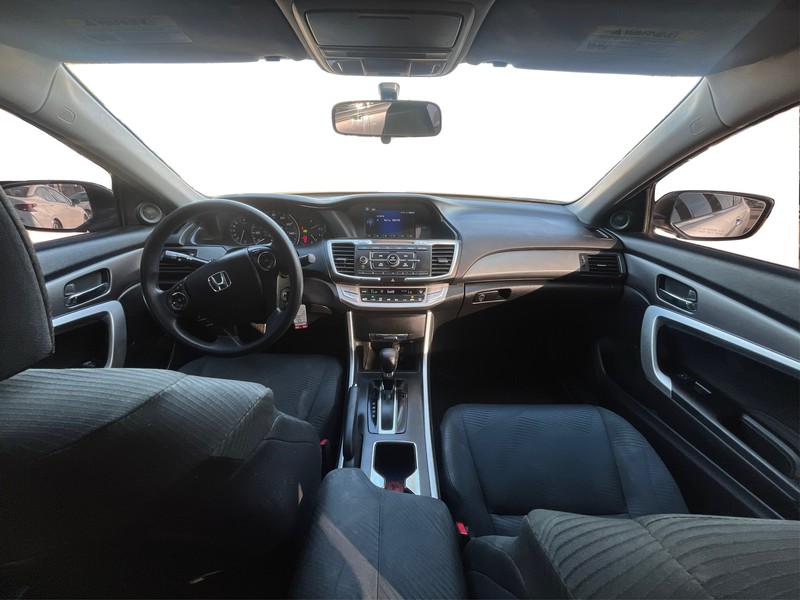 Honda Accord Coupe Vehicle Full-screen Gallery Image 14