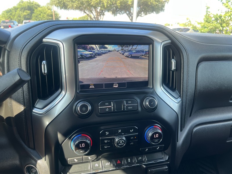 Chevrolet Silverado 1500 Vehicle Full-screen Gallery Image 16