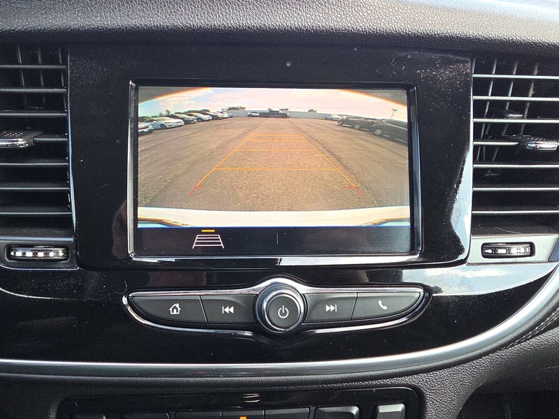 Buick Encore Vehicle Full-screen Gallery Image 17