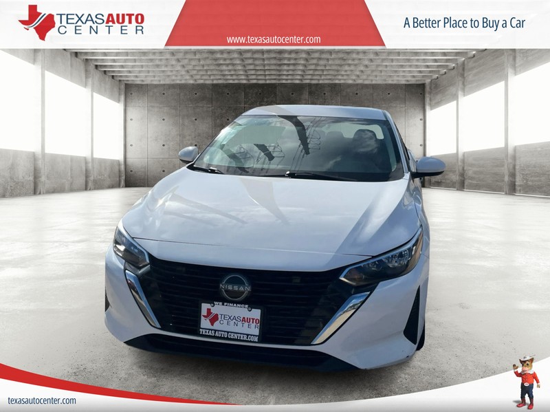 Nissan Sentra Vehicle Full-screen Gallery Image 3