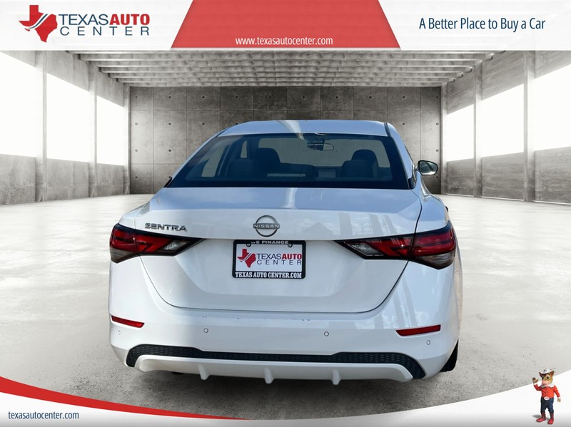 Nissan Sentra Vehicle Full-screen Gallery Image 6