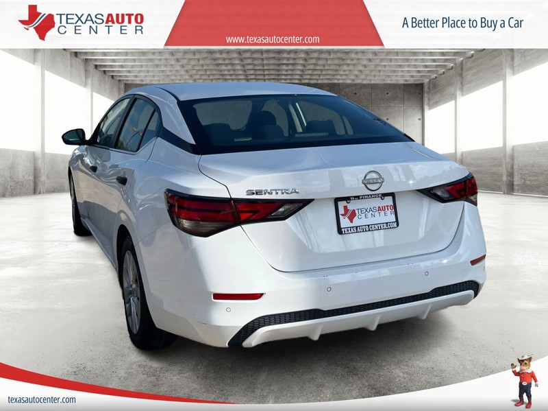 Nissan Sentra Vehicle Full-screen Gallery Image 8
