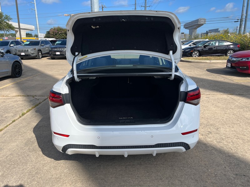 Nissan Sentra Vehicle Full-screen Gallery Image 11