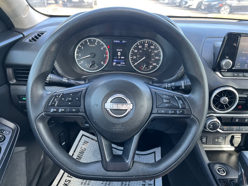 Nissan Sentra Vehicle Full-screen Gallery Image 14