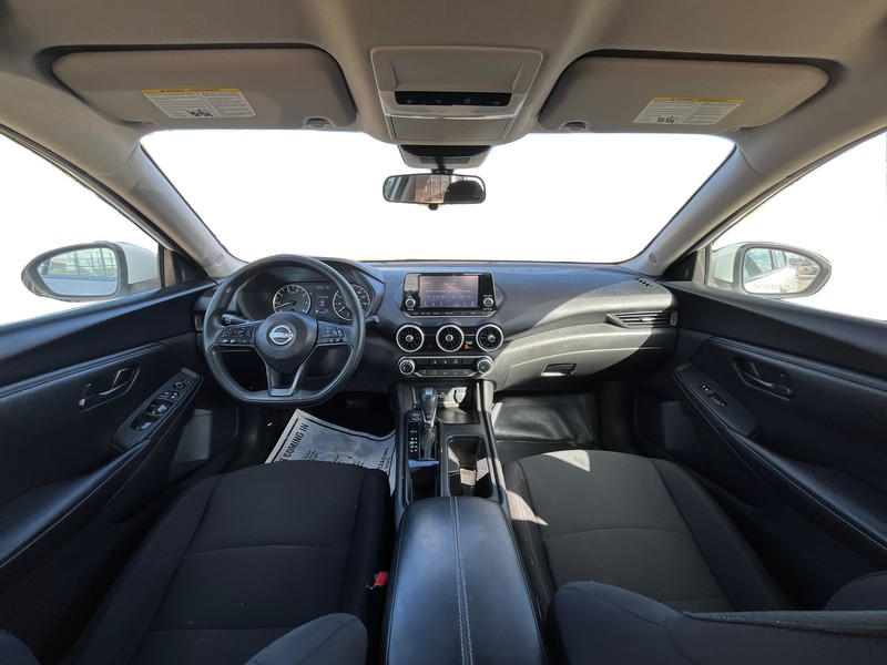 Nissan Sentra Vehicle Full-screen Gallery Image 15