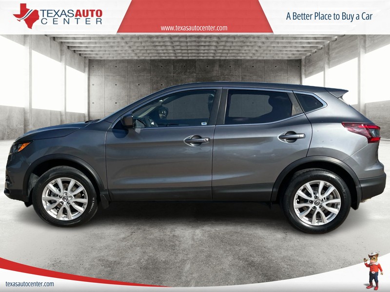 Nissan Rogue Sport Vehicle Full-screen Gallery Image 5