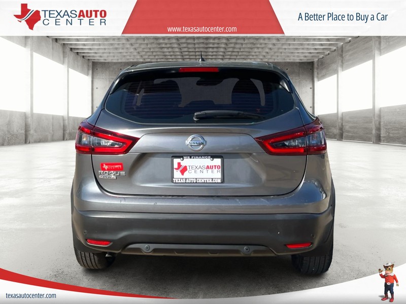 Nissan Rogue Sport Vehicle Full-screen Gallery Image 6