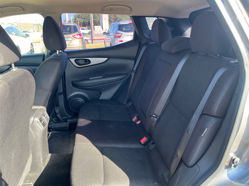 Nissan Rogue Sport Vehicle Full-screen Gallery Image 10