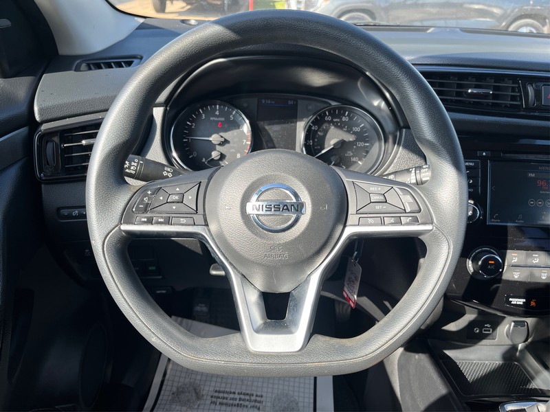 Nissan Rogue Sport Vehicle Full-screen Gallery Image 14
