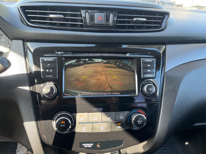 Nissan Rogue Sport Vehicle Full-screen Gallery Image 17