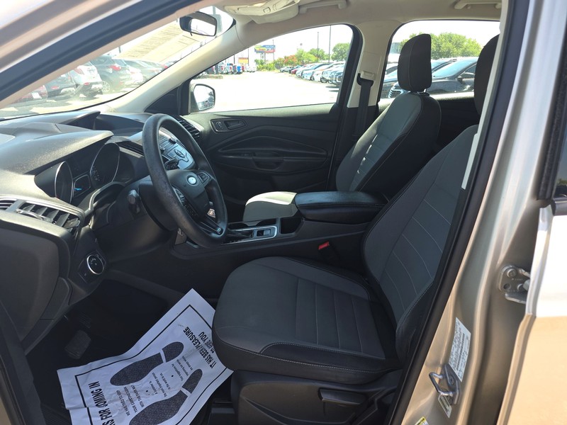 Ford Escape Vehicle Full-screen Gallery Image 9