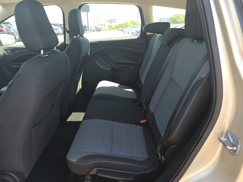 Ford Escape Vehicle Full-screen Gallery Image 10