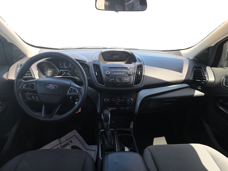 Ford Escape Vehicle Full-screen Gallery Image 16