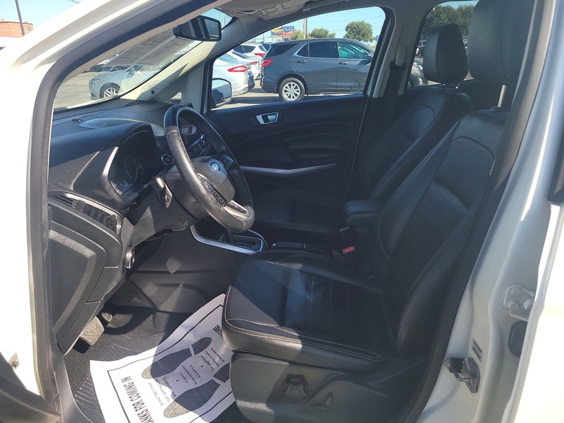 Ford EcoSport Vehicle Full-screen Gallery Image 8