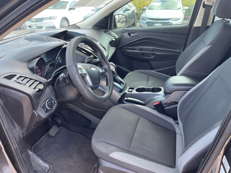 Ford Escape Vehicle Full-screen Gallery Image 9