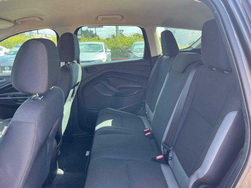 Ford Escape Vehicle Full-screen Gallery Image 10