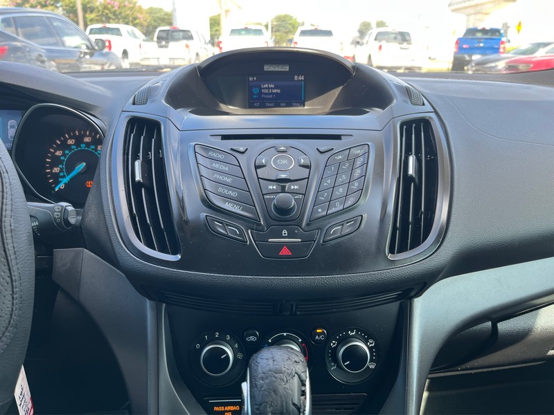 Ford Escape Vehicle Full-screen Gallery Image 12