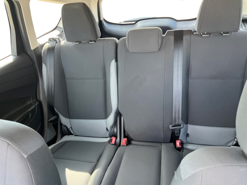 Ford Escape Vehicle Full-screen Gallery Image 13