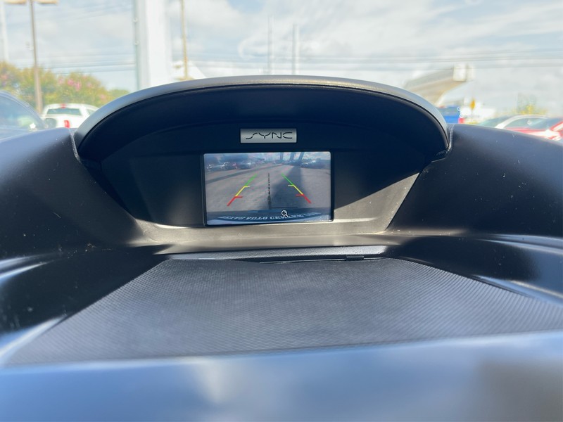 Ford Escape Vehicle Full-screen Gallery Image 17