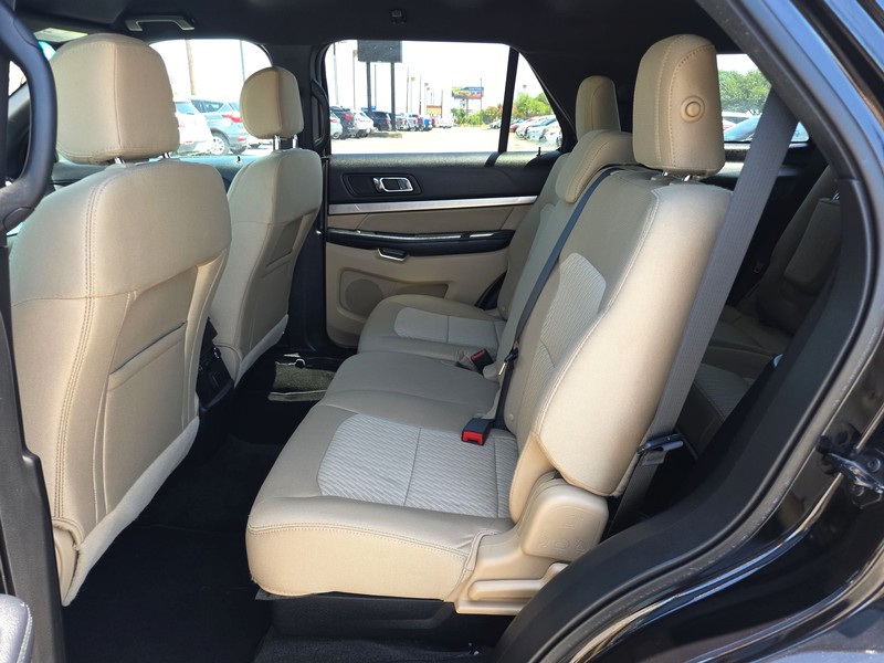 Ford Explorer Vehicle Full-screen Gallery Image 10