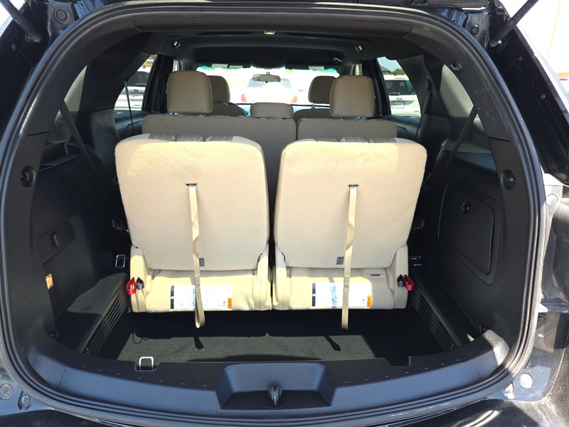 Ford Explorer Vehicle Full-screen Gallery Image 11