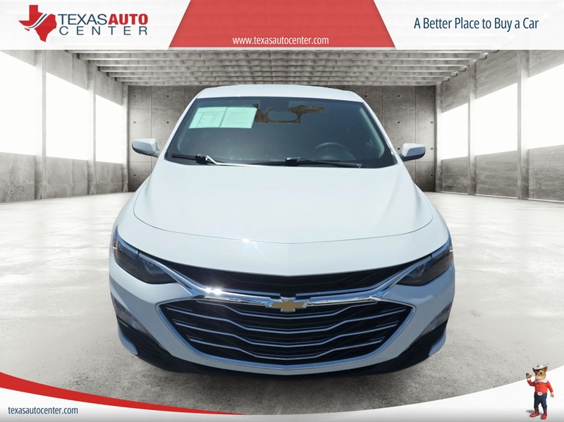 Chevrolet Malibu Vehicle Full-screen Gallery Image 3