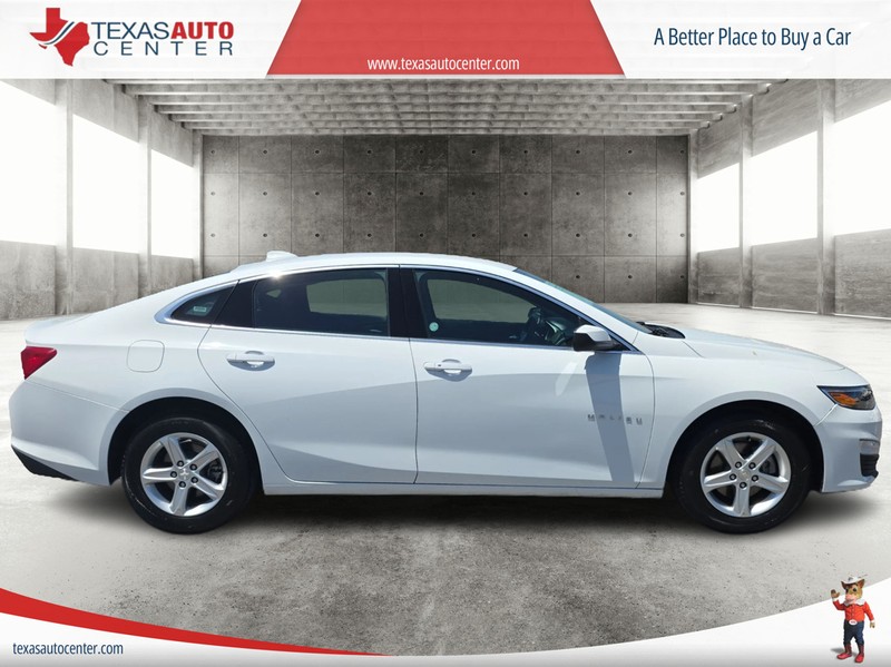 Chevrolet Malibu Vehicle Full-screen Gallery Image 4