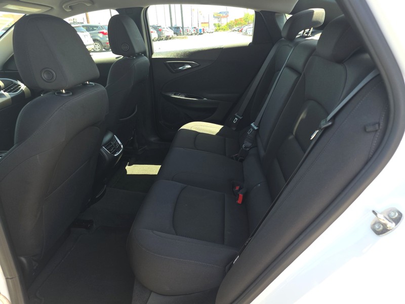 Chevrolet Malibu Vehicle Full-screen Gallery Image 10