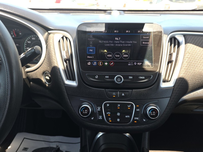 Chevrolet Malibu Vehicle Full-screen Gallery Image 11