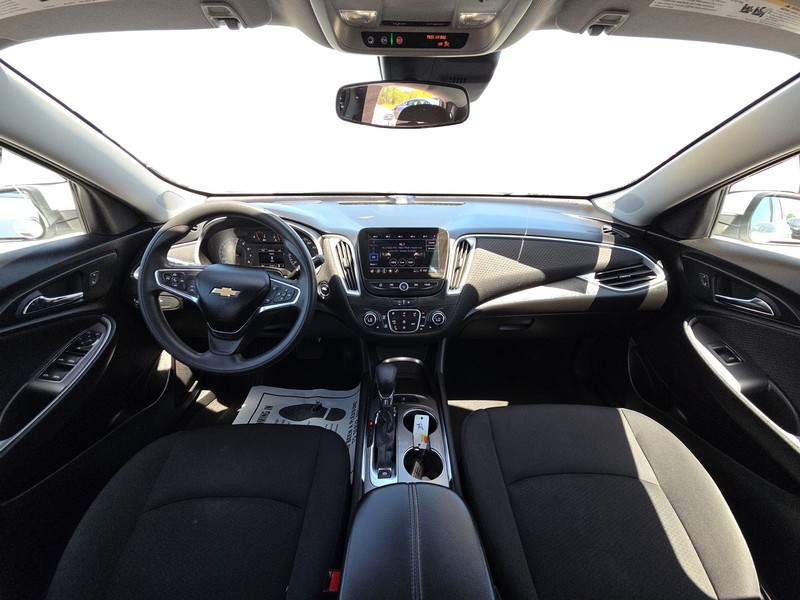 Chevrolet Malibu Vehicle Full-screen Gallery Image 14