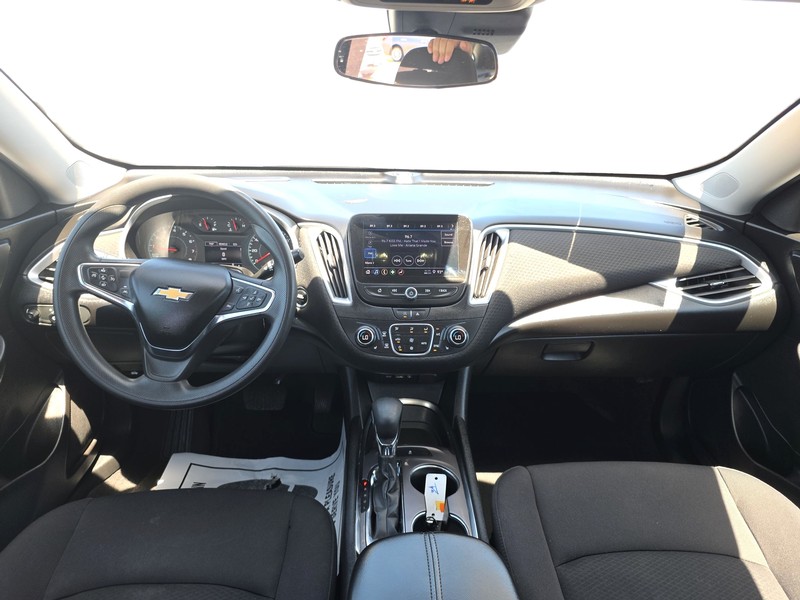 Chevrolet Malibu Vehicle Full-screen Gallery Image 15