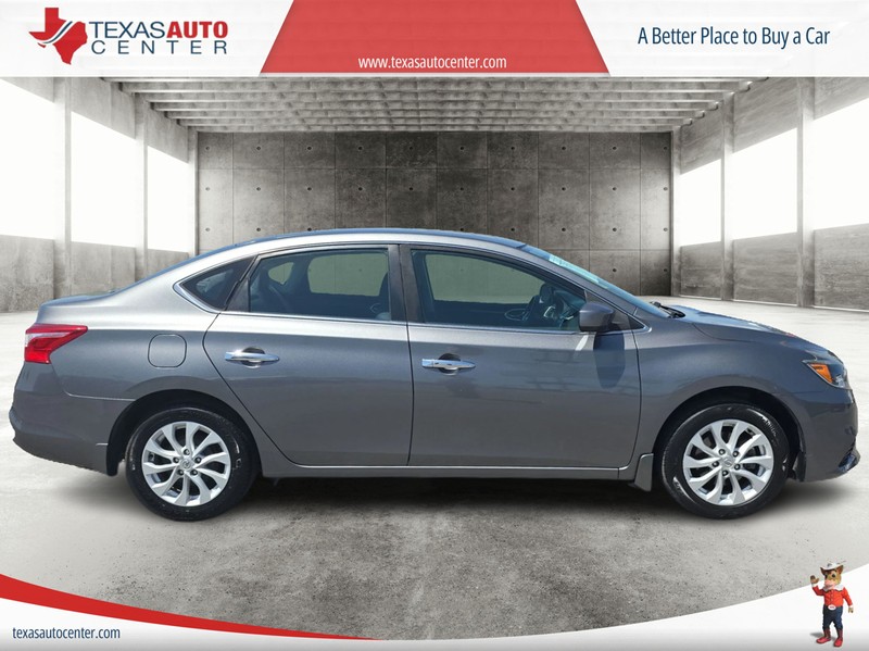 Nissan Sentra Vehicle Full-screen Gallery Image 4