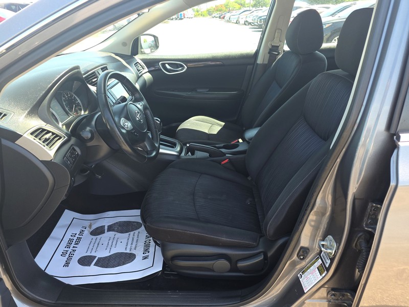 Nissan Sentra Vehicle Full-screen Gallery Image 9