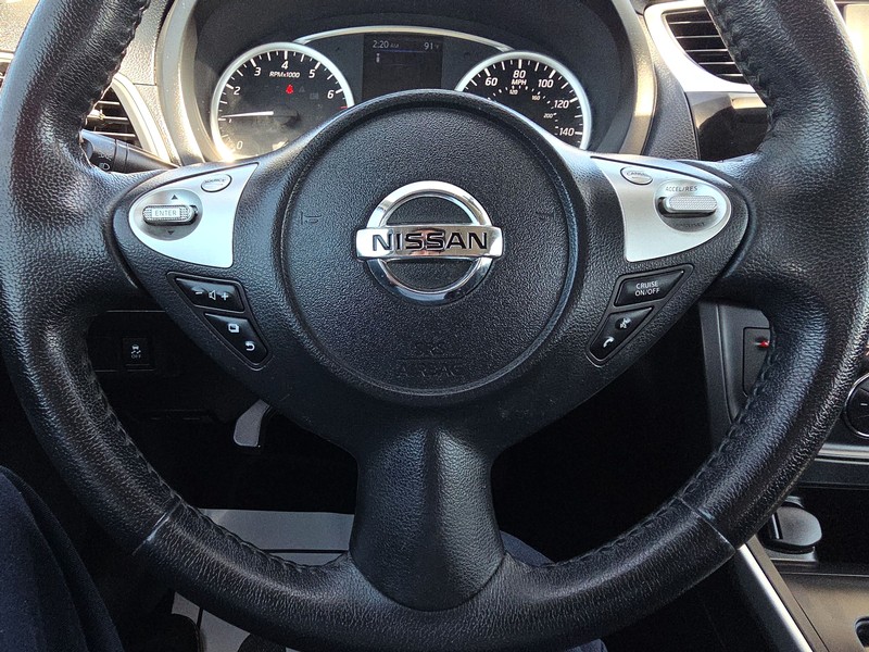 Nissan Sentra Vehicle Full-screen Gallery Image 13