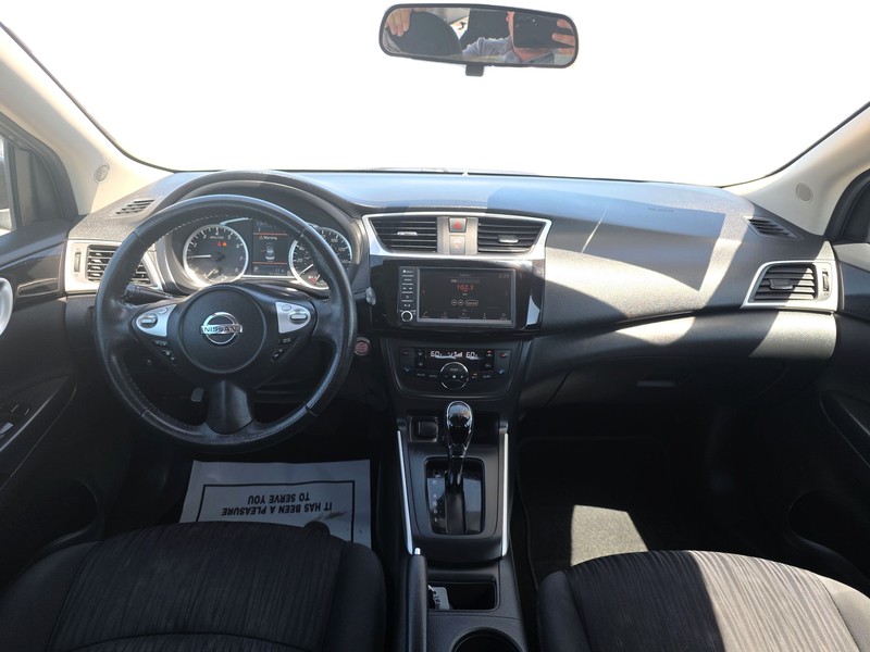 Nissan Sentra Vehicle Full-screen Gallery Image 15