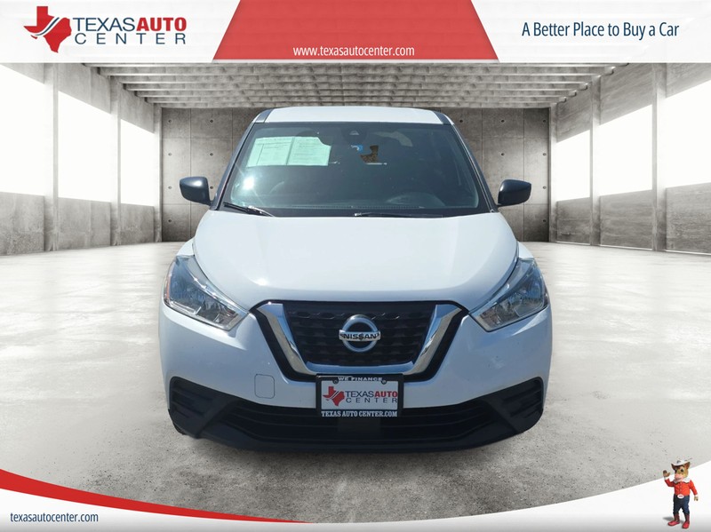 Nissan Kicks Vehicle Full-screen Gallery Image 3