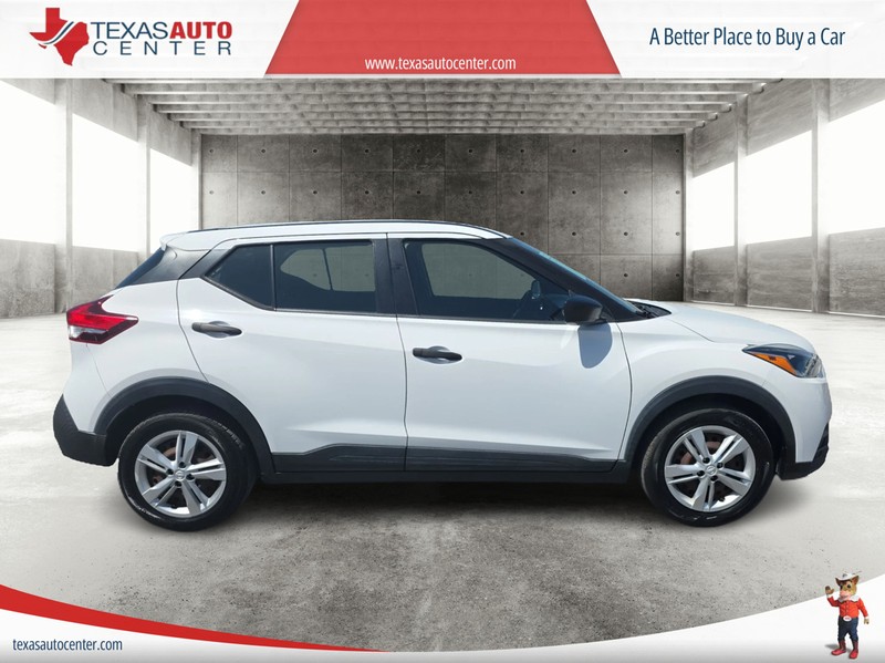 Nissan Kicks Vehicle Full-screen Gallery Image 4