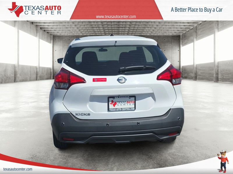 Nissan Kicks Vehicle Full-screen Gallery Image 6