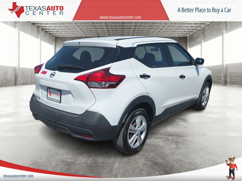 Nissan Kicks Vehicle Full-screen Gallery Image 7