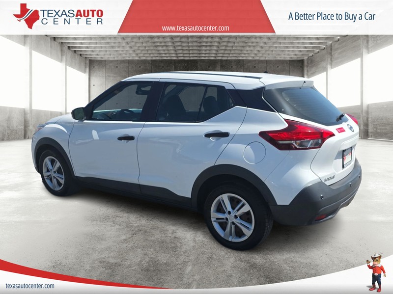 Nissan Kicks Vehicle Full-screen Gallery Image 8